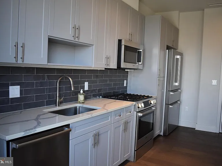 6803 Cameron #Penthouse 3 — Photo 6