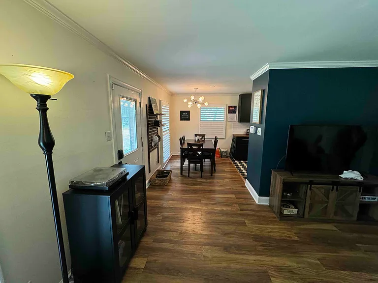 4400 Winedale Ln — Photo 8