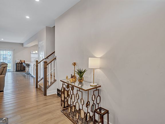 2nd image of 517 Daffodil Ln