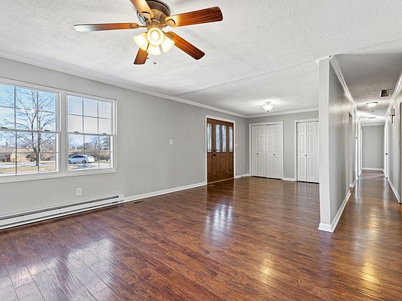 3rd image of 1415 Moss Ct