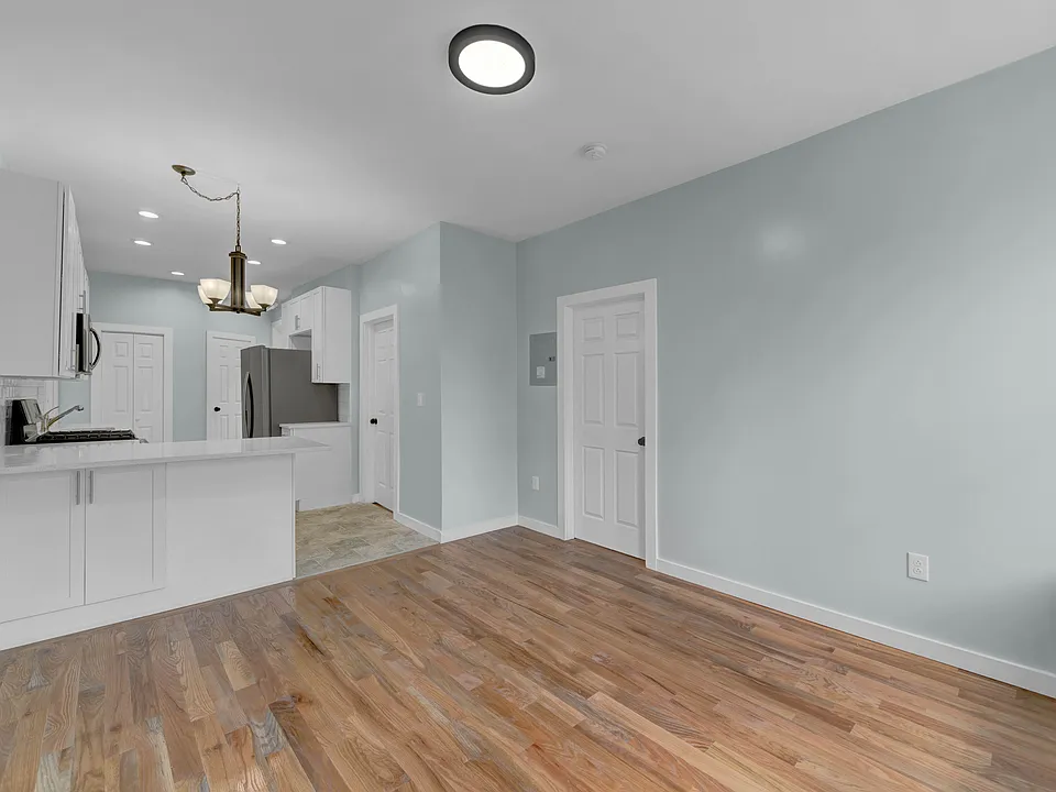 152 New York Ave #2