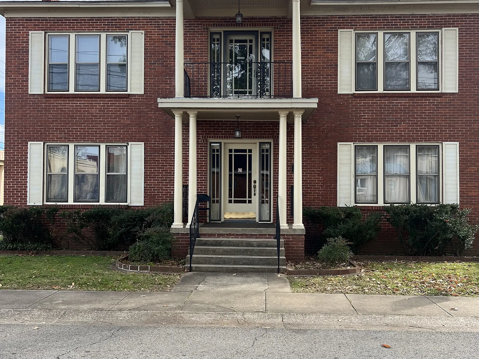 201 South Cravens Street - 4 — Photo 1