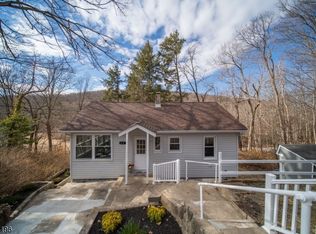 69 Roosevelt Ave, Oak Ridge, NJ 07438