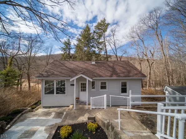 69 Roosevelt Ave, Jefferson Twp., NJ 07438