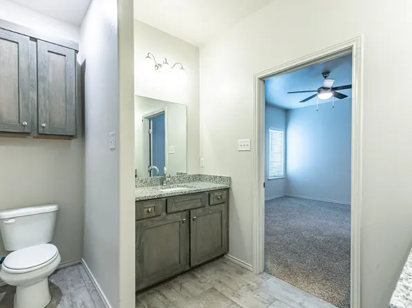 1136 N 7th St, Wolfforth, TX 79382