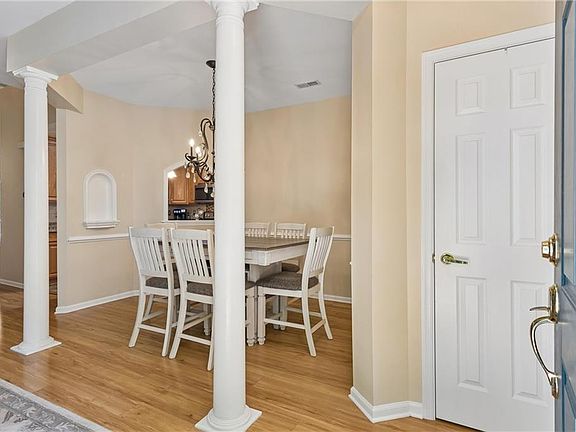 3rd image of 6901 Valley Grn