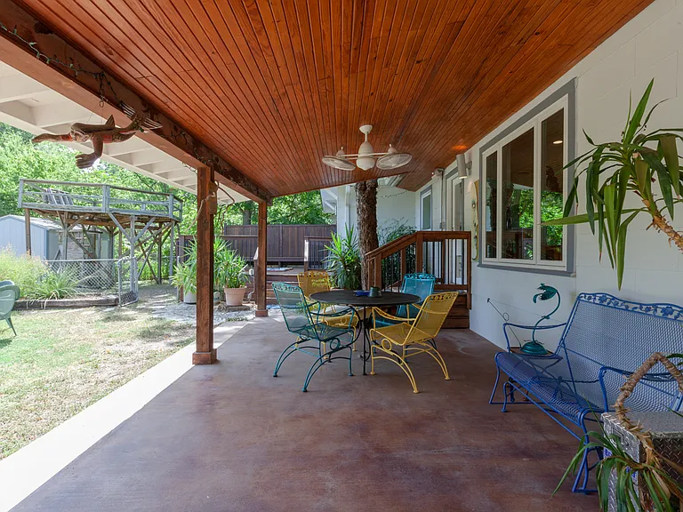 2410 Elmglen Dr — Photo 15