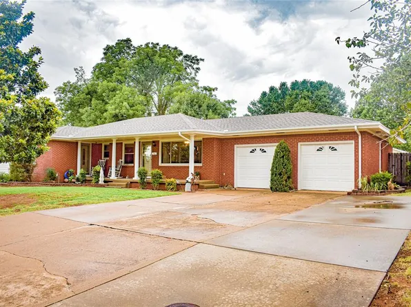 1119 Crestview Dr, Elk City, OK 73644