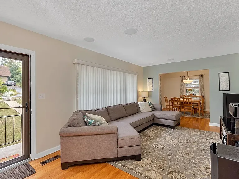 506 Acorn Ct — Photo 3