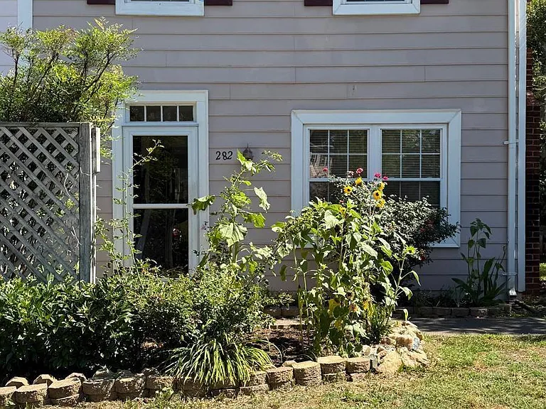 282 Albert Ct — Photo 1