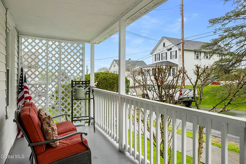 4th image of 33 Harris Avenue