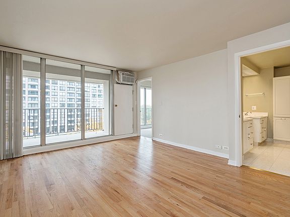 4th image of 1960 N Lincoln Park West Ave #601