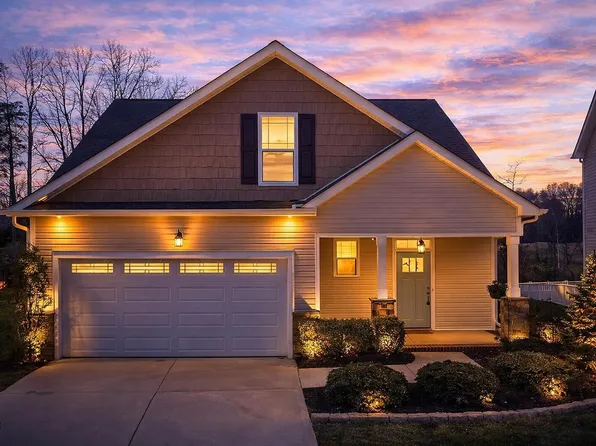 1208 Yellow Wood Dr, Mebane, NC 27302