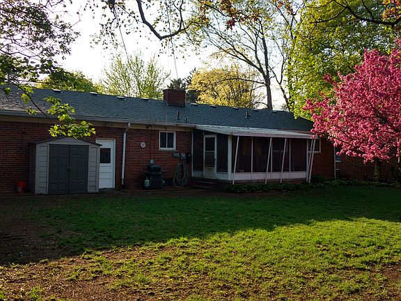 3rd image of 22750 Mayfield Ave