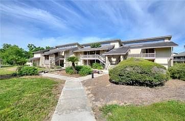 Located at Grand Grenelefe at Burnway Rd.
Ground Level. One Bedroom, One Bathroom.
Super spacious department (920 sqf)