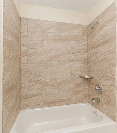 5th image of 29 Sarahs Grove Ln