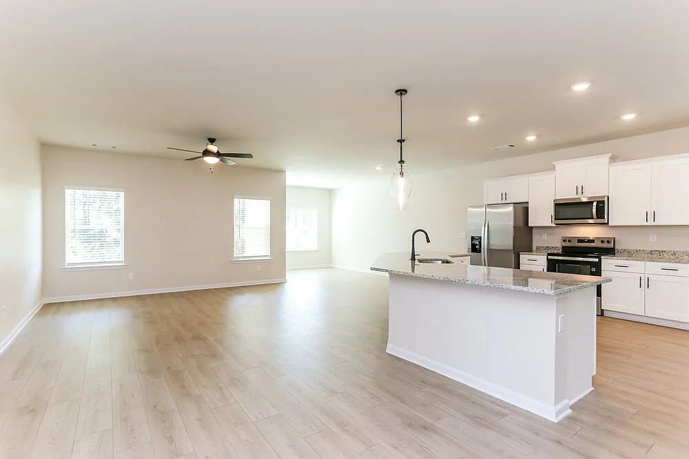 3 bed, 2.0 bath, 1883 sqft, $2,080 — Photo 3