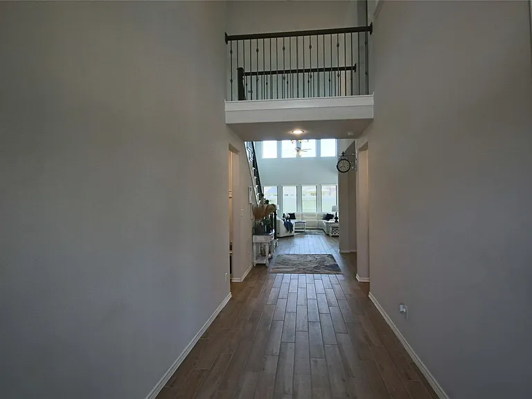 24727 Tanoureen Dr — Photo 6