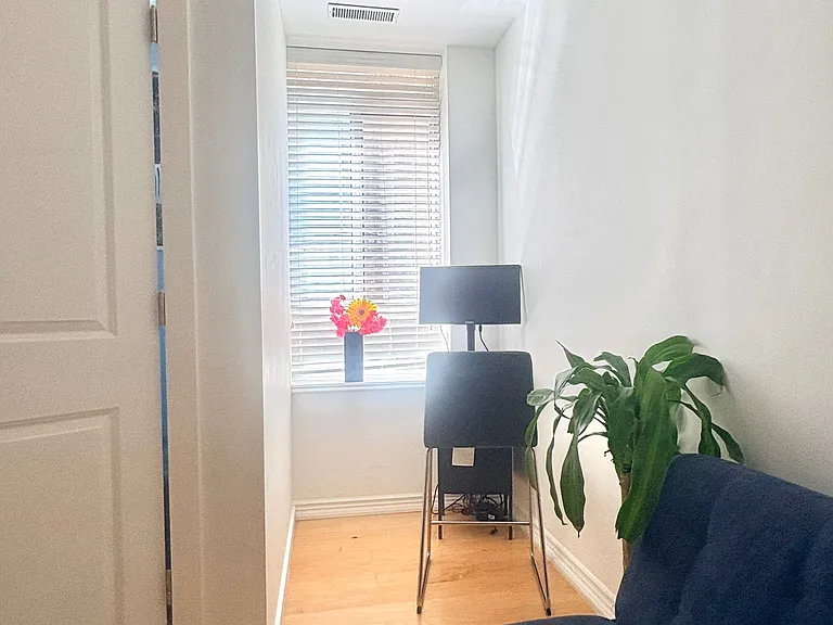 135 Maitland St S #204 — Photo 15