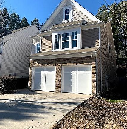 3rd image of 748 Mountain Laurel Dr