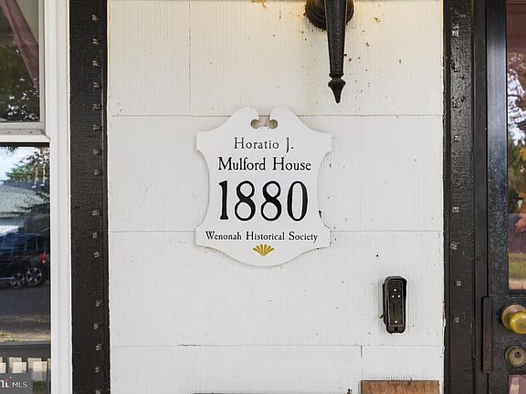 3rd image of 106 E Elm St