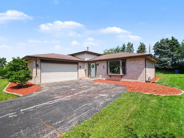 537 Willow Ln, Beecher, IL 60401
