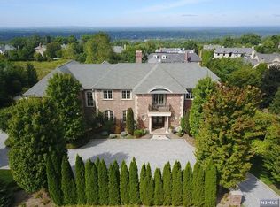 205 Vaccaro Dr, Cresskill, NJ 07626