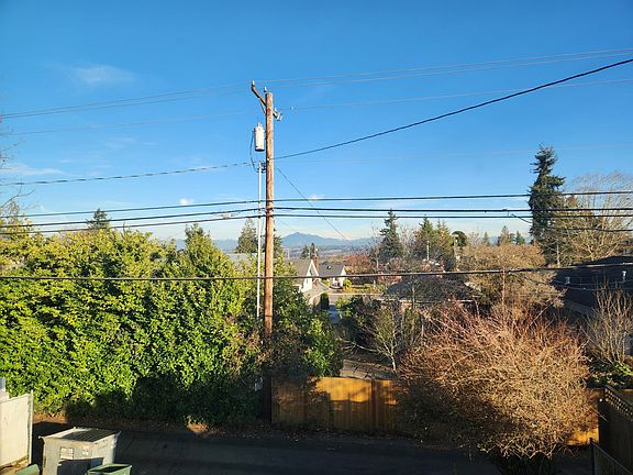 4th image of 3721 Hoyt Ave APT 203