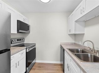 6206 Robinson St APT 4, Overland Park, KS 66202