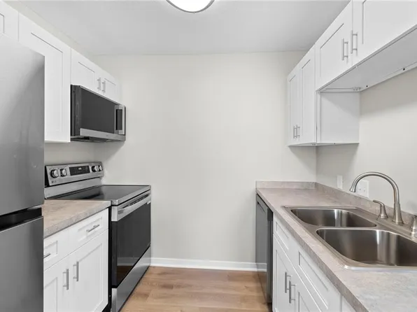 6206 Robinson St APT 4, Overland Park, KS 66202