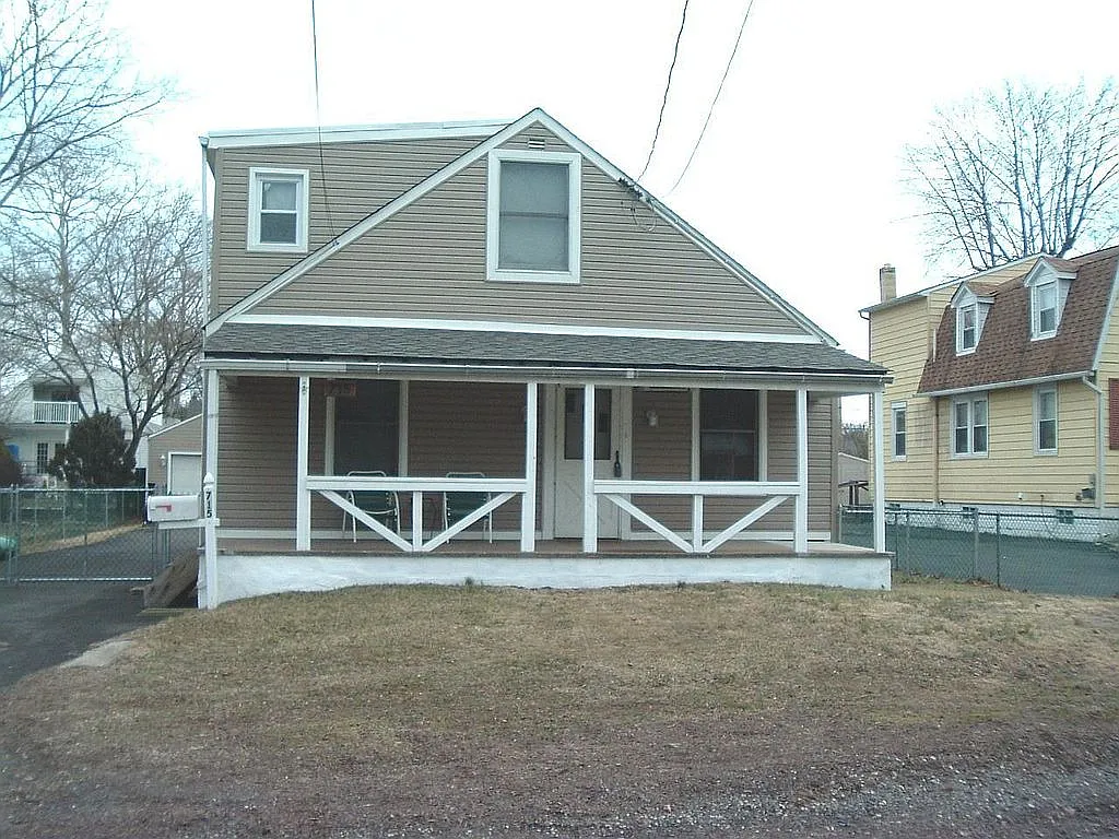 715 Rosa Ave photo 1