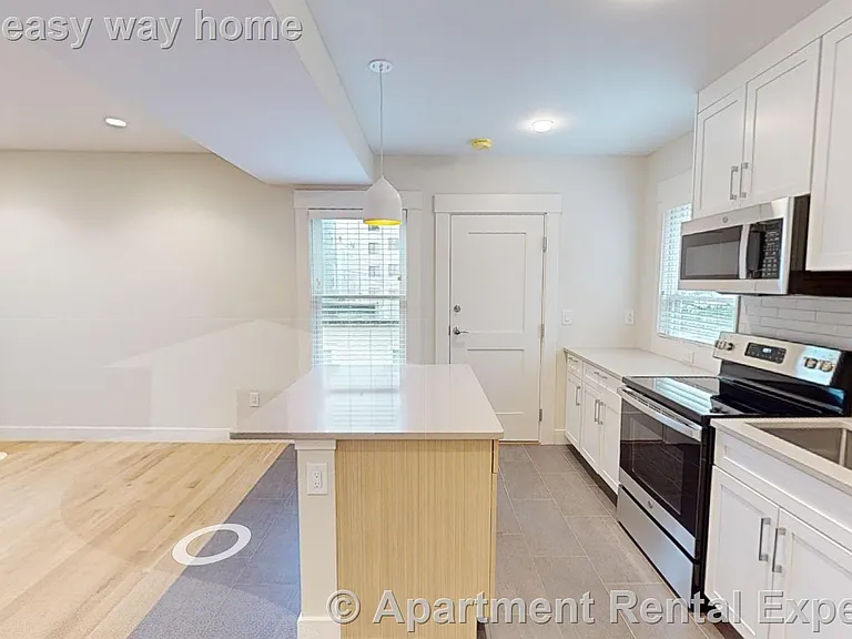 208-210 Banks St #2 — Photo 2