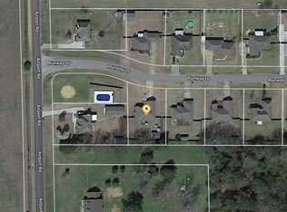 404 Runway Dr, Deatsville, AL 36022