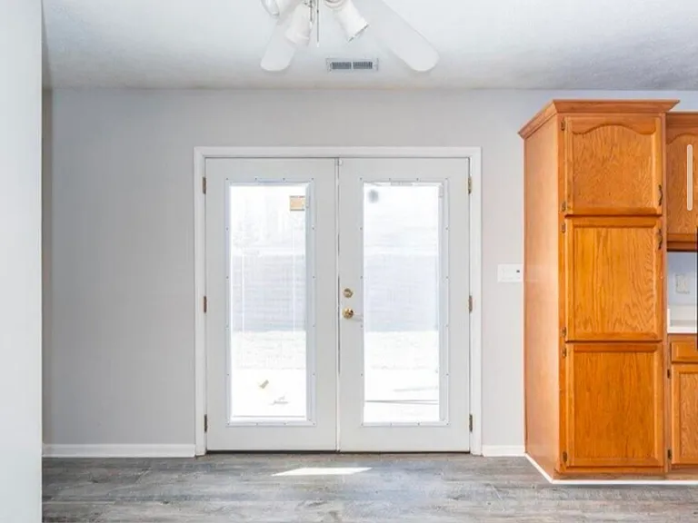 4768 Shenandoah Dr — Photo 12