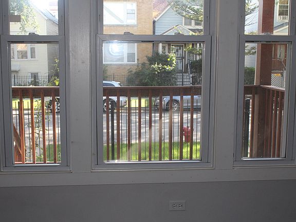 5th image of 3226 N Whipple St #1
