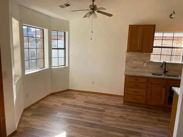 937 NW 15th St, Moore, OK 73160