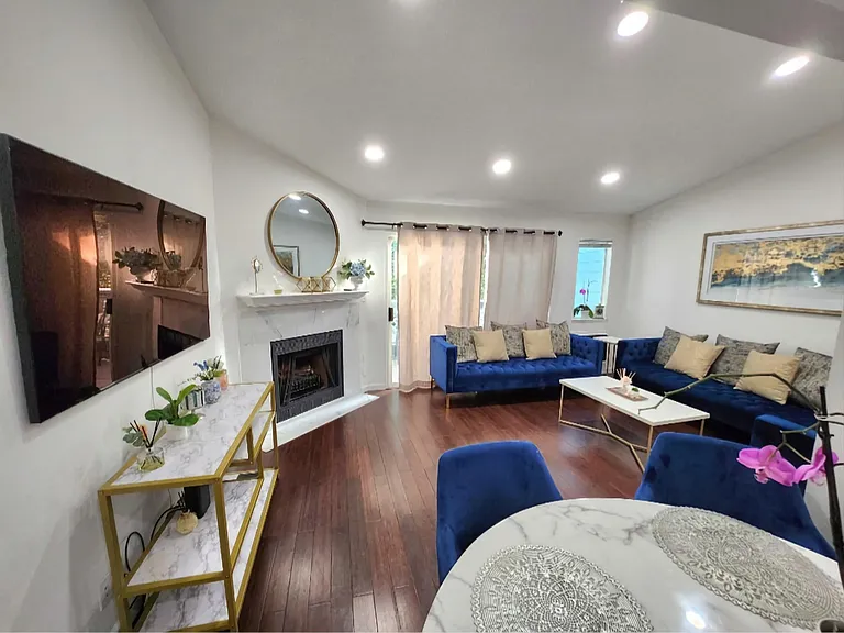 1460 Four Oaks Cir — Photo 1