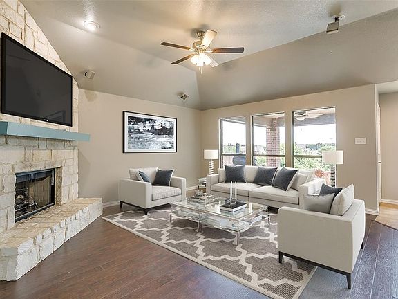 5th image of 921 Oatlands Pl