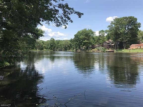 4th image of 114 Lake Dr W