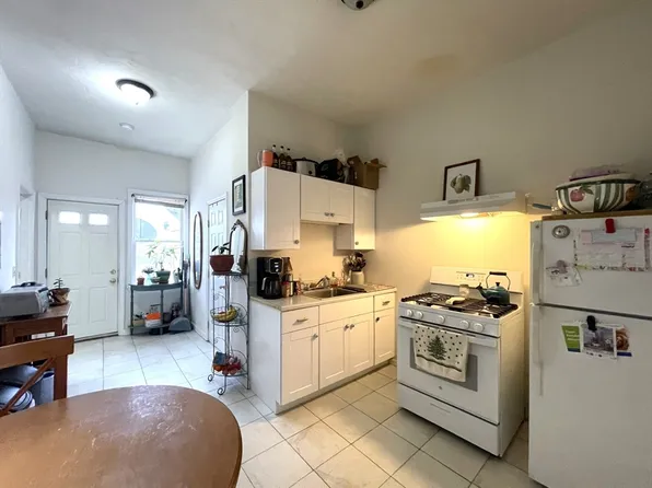 3 Cedar St #2, Cambridge, MA 02140