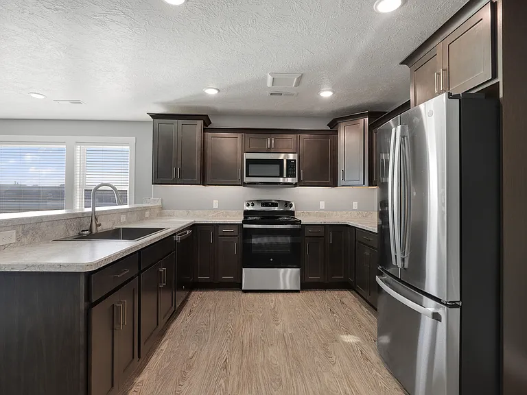 119 42nd Ave NE #104 — Photo 5
