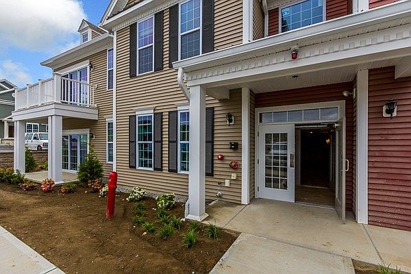 1st image of 1008 Bradish Ln #1008