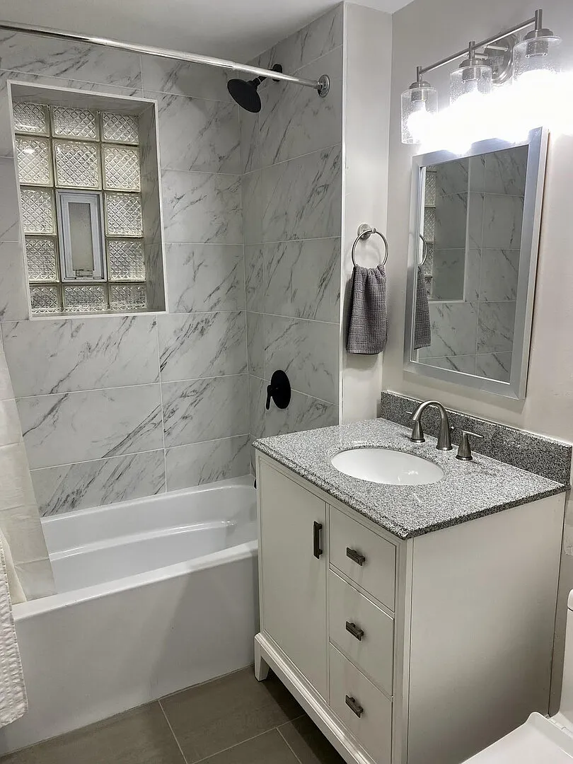 2BR APT in Lincoln Park Chicago — Photo 4