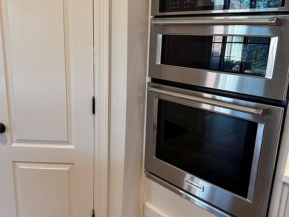 5th image of 15749 Parkside Ct