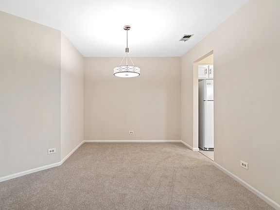4th image of 908 Knottingham Dr #2B