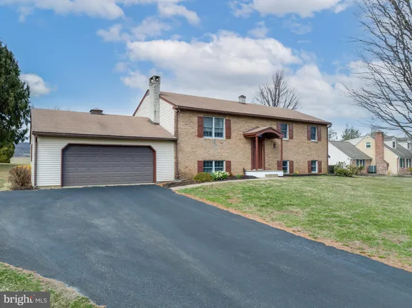 75 Lake View Dr, Elverson, PA 19520