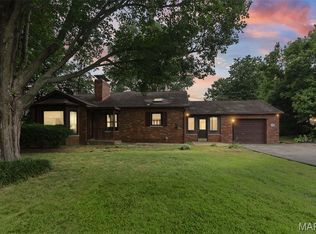 8 Linden Dr, Shiloh, IL 62221