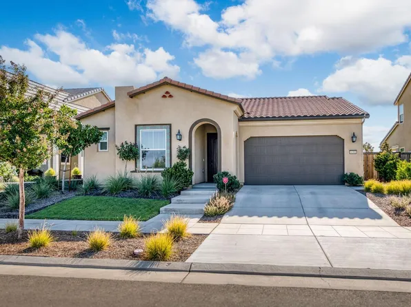 4389 Vineyard Dr, Madera, CA 93636
