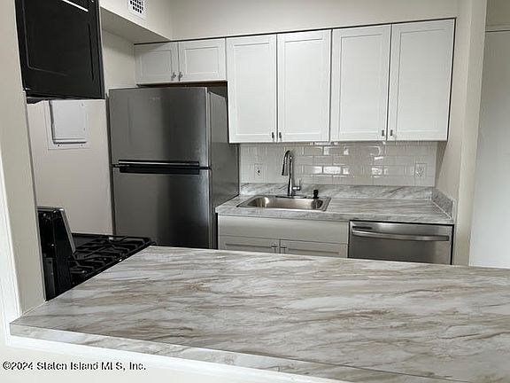 3rd image of 2 Elmwood Park Dr APT 513