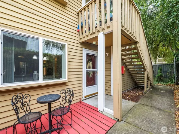 8320 27th Street W #E, University Place, WA 98466